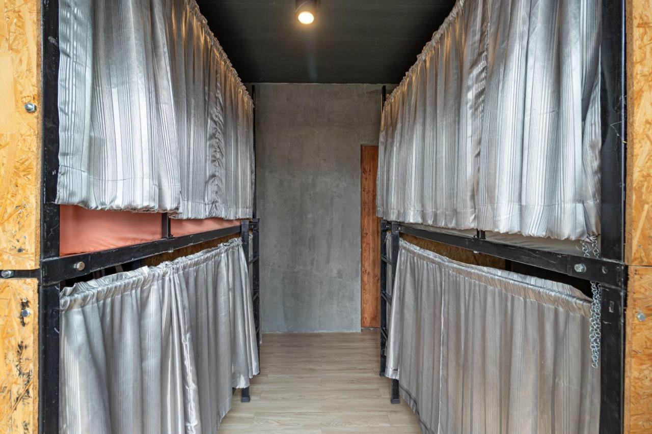 The Beds Ever Hostel (Adults Only) Бангкок Экстерьер фото
